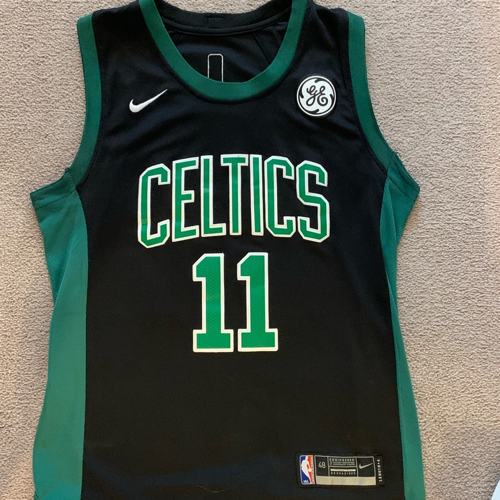 BOSTON CELTICS JERSEY!! Great fitting Jersey with GE Patch!! Size 48